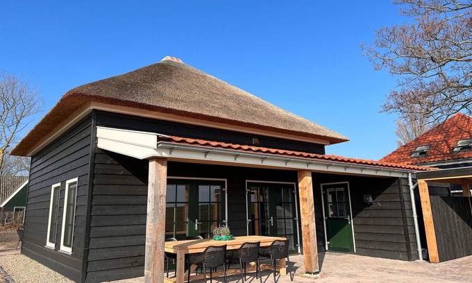 Hippolytushoef Villa | Cozy Villa in Wieringer Style by the Beautiful Wadden Sea