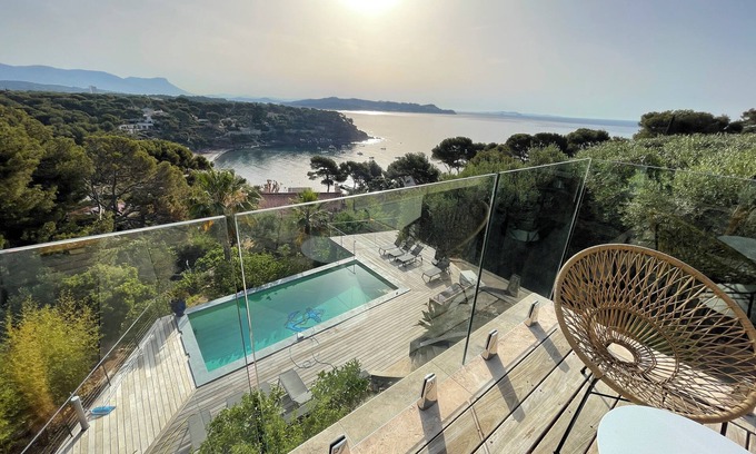 La Seyne-sur-Mer House | Villa with exceptional sea view and direct beach access