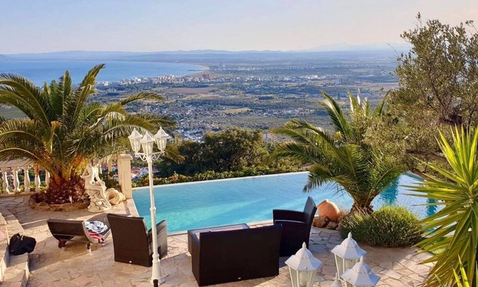 El Mas Fumats House | Villa with Breathtaking Bay Views, Pool & Jacuzzi Retreat