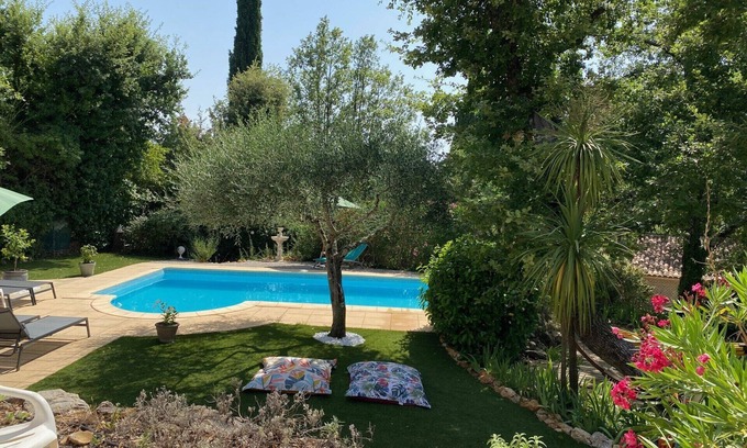Saint-Paul-en-Foret Villa | Idyllic Villa with Private Pool Near Land and Sea