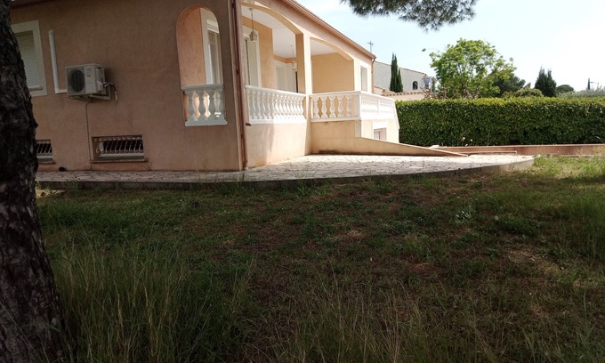 Pinet House | Idyllic Villa with Garden near Beaches and Oceanfront Views