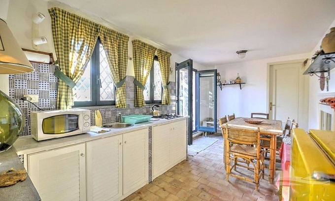 Acireale Villa | Cozy Villa with Garden in Sicily by the Sea