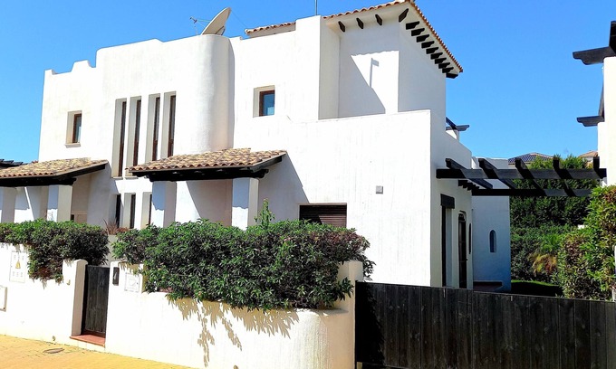 Vera House | Cozy Villa with Garden, Wifi & Oceanfront Pool Access