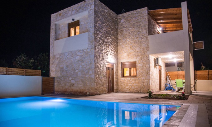 Bali Villa | Inviting Villa with Private Pool, Free WiFi & Breakfast