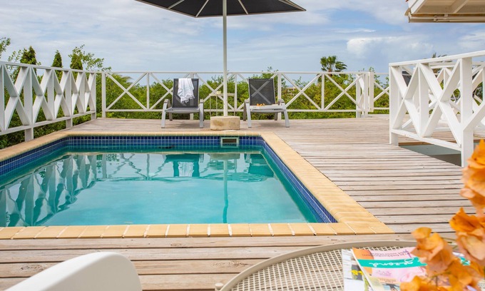 Piscadera Villa | Oceanfront Villa with Breathtaking Views and Pool Access