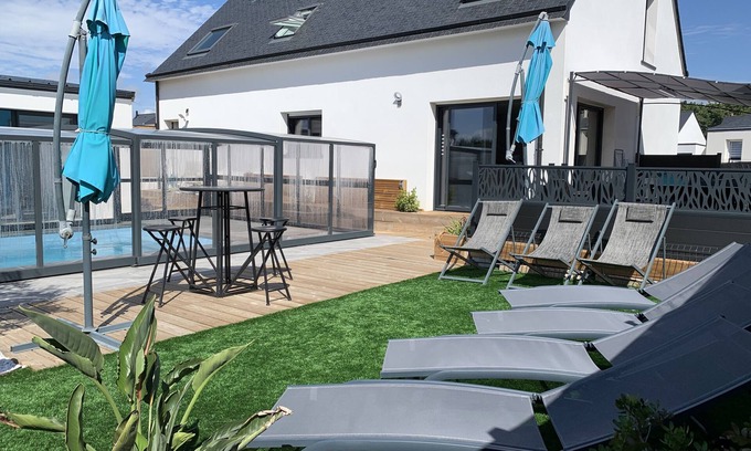 Le Tour-du-Parc House | Villa with Heated Pool and Spa, Steps from the Beach