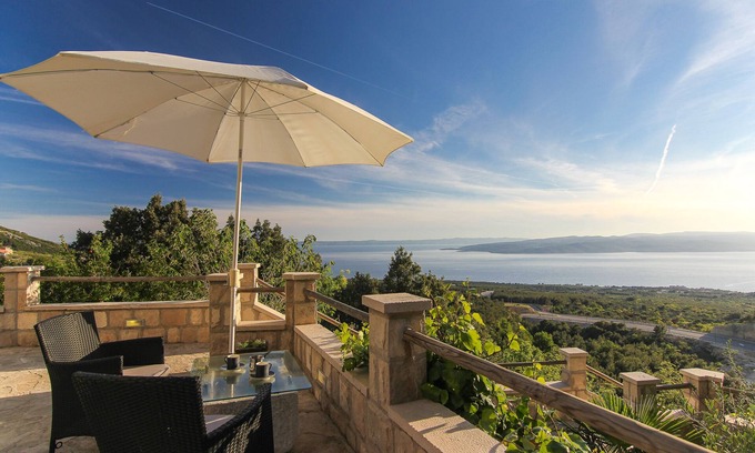 Bast House | Stunning Villa with Heated Pool & Ocean View - Guest Rated 9.8