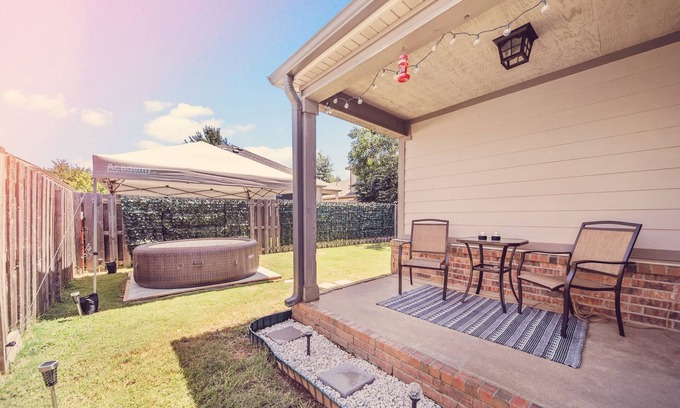Fayetteville House | Relaxing Villa with Hot Tub and Game Room Near U of A