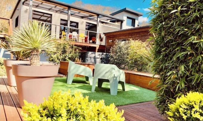 Pluherlin Villa | Relaxing Villa with Jacuzzi Amidst the Canopy Retreat