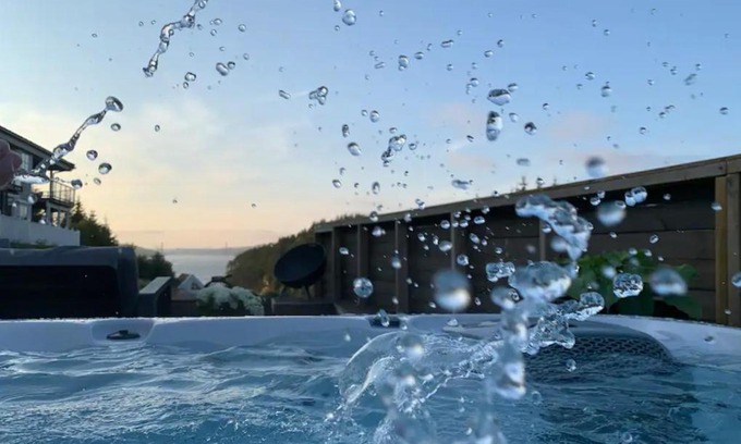 Godvik Villa | Relaxing Villa with Hot Tub and 9/10 Guest Ratings