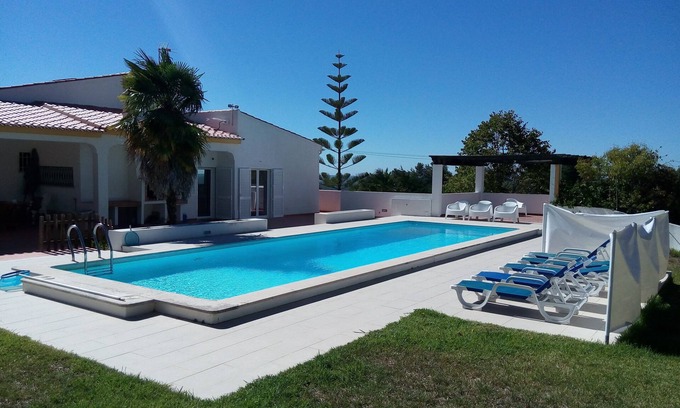 Calhariz Villa | Villa with Pool & Ocean View Near Beaches and Lisbon