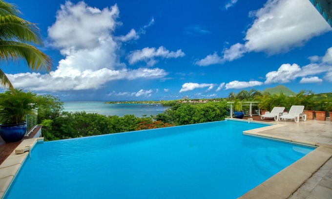 Le Diamant Villa | Elegant Villa with Infinite Pool and Top Guest Ratings