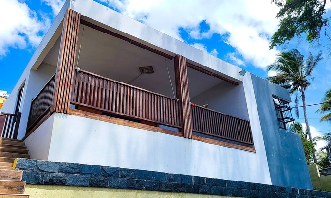 Bois des Amourettes Villa | Cozy Villa with Ocean View and Pool Amenities