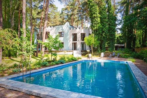 Lesznowola Villa | Elegant Villa with Pool and Pet-Friendly Amenities