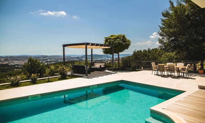 Klis Villa | Inviting Villa with Panoramic Views in Klis, Split