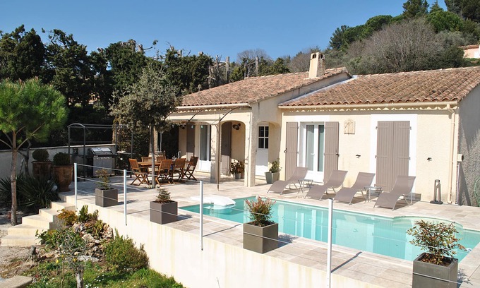 Rochefort-du-Gard Villa | Idyllic Villa with Pool in Vibrant Provence Village