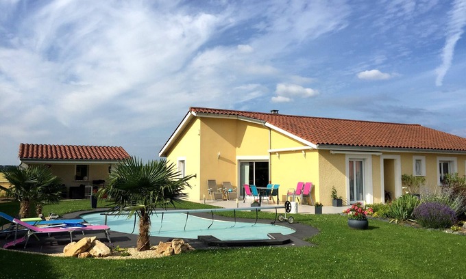 Chateau-Gaillard Villa | Beautiful Villa with Pool and Garden for Unforgettable Stays