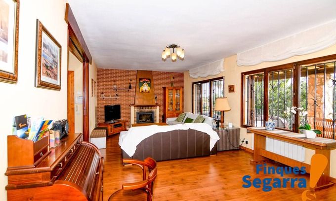 El Roc de Sant Gaieta House | Inviting Villa with Pool, Barbecue & Close to the Beach
