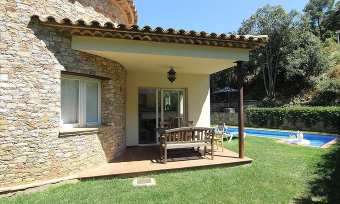 Sa Riera Villa | Villa with Pool, Garden & Ocean View for Your Next Getaway