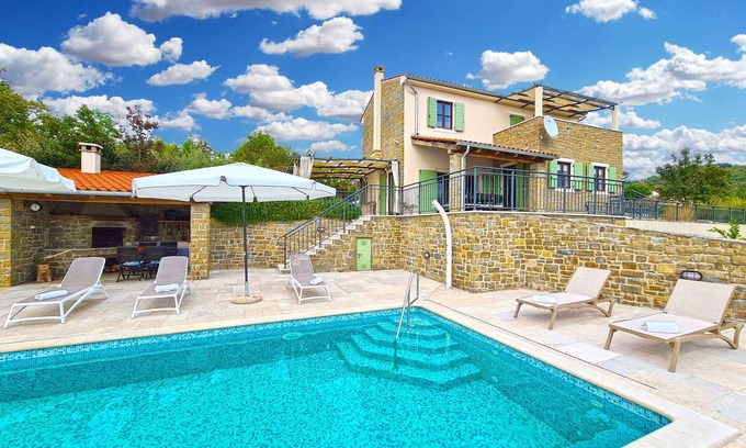 Bartolici Villa | Relaxing Villa with Pool & Ocean Views for Your Getaway