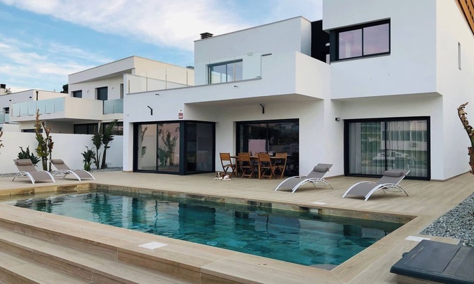 Santa Margarida House | Inviting Roses Studio with Ocean Views and Pool Access