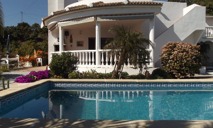 Benamargosa Villa | Seaside Villa for 6 with Air Conditioning & Family-Friendly