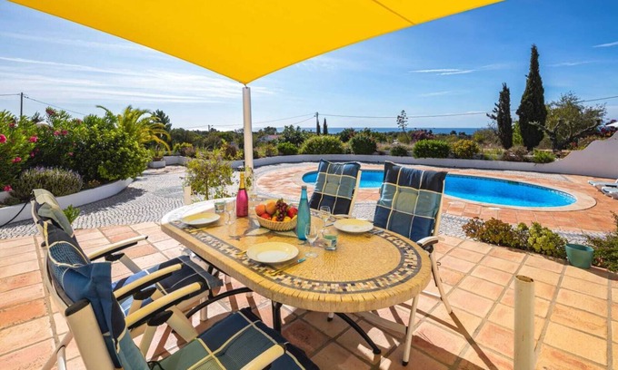 Lagoa e Carvoeiro Villa | Idyllic Villa with Pool and Ocean View Near Beach & Dining