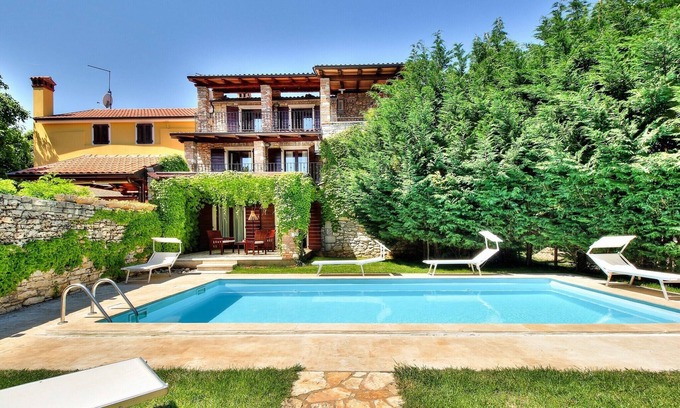Materada Villa | Relaxing Villa with Pool and Terrace for Your Getaway