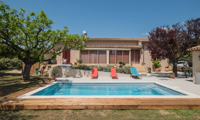 Maubec House | Idyllic Villa with Pool and Ocean View in Luberon