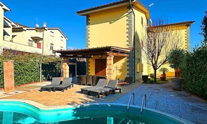 Terranuova Bracciolini Villa | Inviting Villa with Pool Near Florence, Arezzo & Siena
