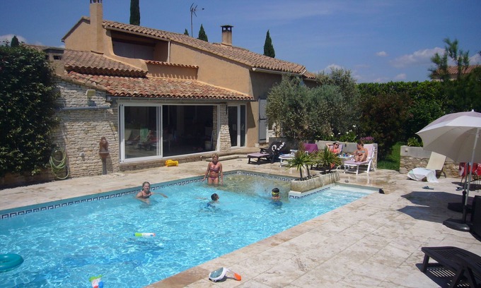Senas Villa | Discover a Poolside Retreat at Villa Between Alpilles & Durance
