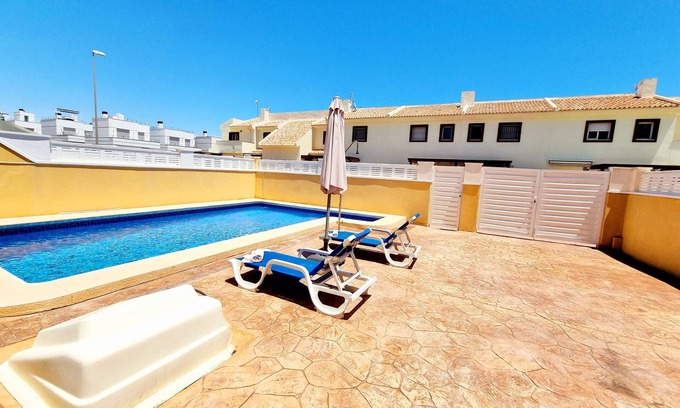 Rojales House | Relaxing Villa with Pool for 10 in Lo Marabú, Rojales