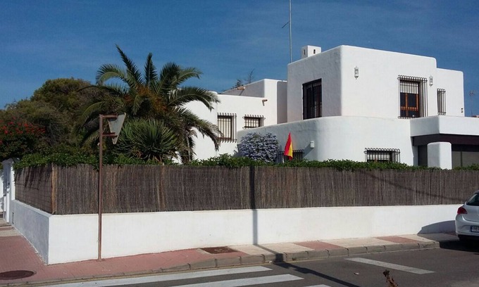 Roquetas de Mar Ski Chalet | Beachside Villa with Pool - Guest Rated 9.8/10