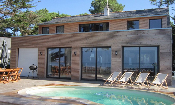 Asserac Villa | Beachfront Villa with Pool and Ocean Views in Baule