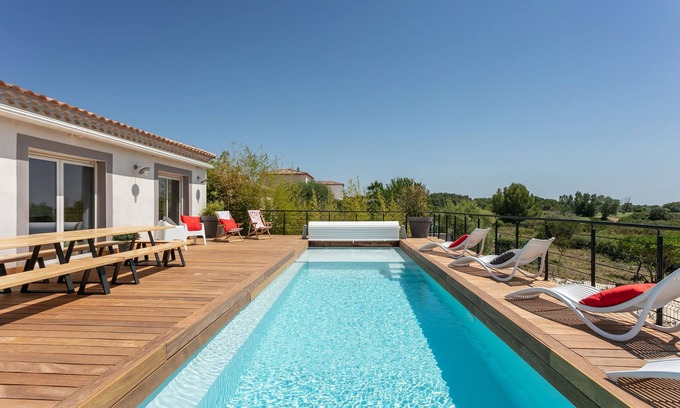 Beziers Villa | Relaxing Villa with Pool Overlooking Saint Thomas Golf Course