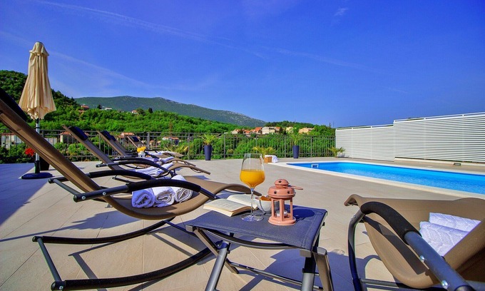 Zvecanje House | Ideal Villa with Pool for 4 - Guest Rated 9.2/10