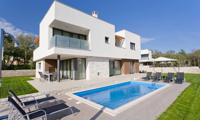 Karigador Villa | Idyllic Villa with Pool, Steps from the Beach