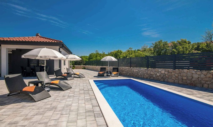 Garica Villa | Relaxing Villa with Pool and Ocean Views in a Quiet Area