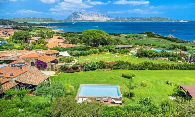 Puntaldia Villa | Oceanfront Villa Beth with Pool in Puntaldia - Rated 10/10