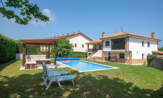 Llanes House | Relaxing Villa with Pool in Llanes - Perfect for Families