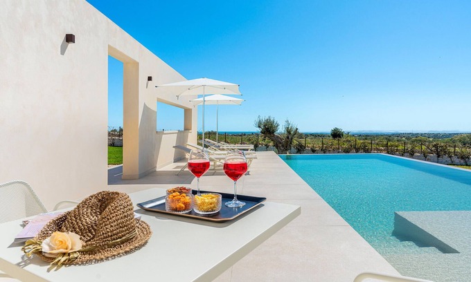 Rosolini Villa | Relaxing Villa with Pool in Rosolini, near Noto, Sicily