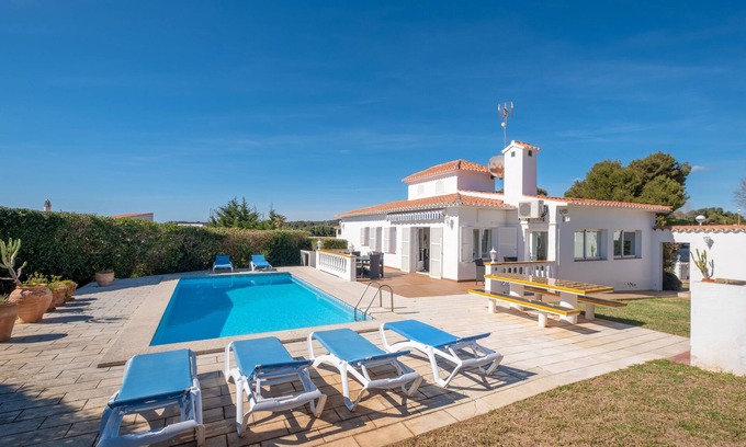 Es Canutells House | Cozy Villa with Pool by Es Canutells Beach, Minorca