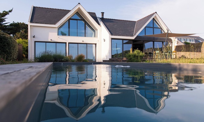 Batz-sur-Mer Villa | Relaxing Villa with Pool and Breathtaking Ocean Views