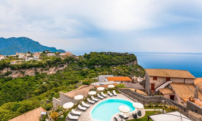 Pogerola Villa | Elegant Villa with Pool on the Amalfi Coast - Rated 10/10