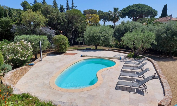 Plage de la Garonnette Villa | Beautiful Villa with Pool Near Sandy Beach in Sainte-Maxime