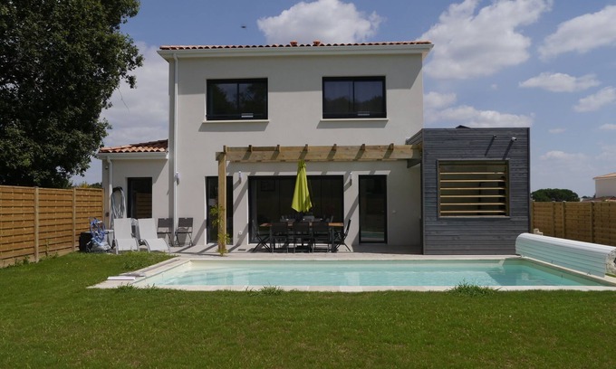Saint-Augustin House | Elegant Villa with Private Pool and Jacuzzi Near Tennis Courts