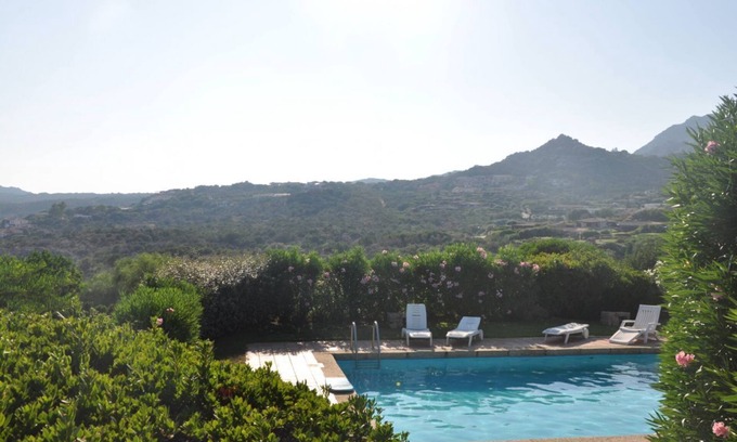 Cala di Volpe Villa | Villa with Private Garden & Pool Near the Ocean