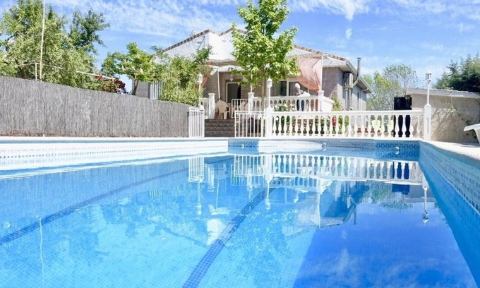 Navalcarnero Villa | Private Villa with Pool, BBQ & WiFi - Rated 10/10 by Guests