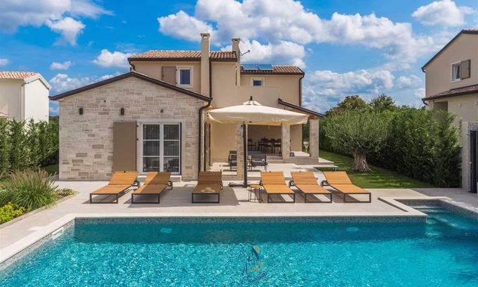 Tar-Vabriga Villa | Modern Villa with Private Hydro Massage Pool Near Porec