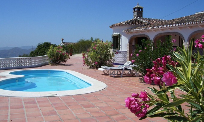 Alcaucin Villa | Villa with Private Pool and Scenic Lake & Mountain Views